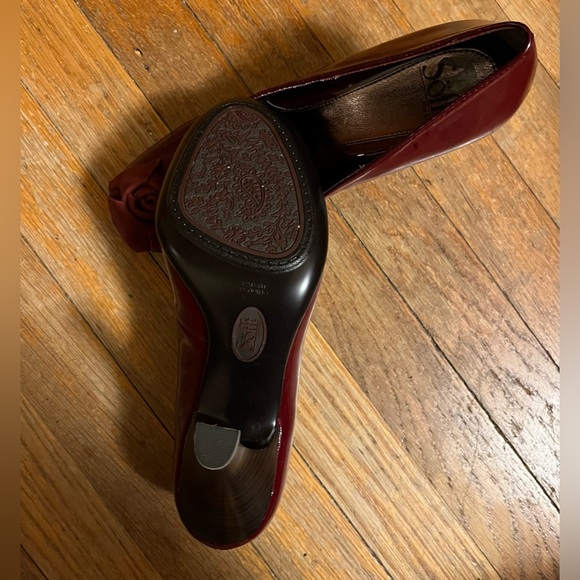 Women’s Sofft heels. Dark red patent leather. Size 8 - Picture 6 of 8